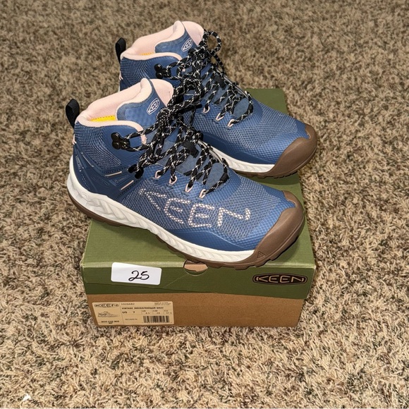 Keen Shoes - Keen Womesn NXIS Evo Mid Waterproof Size 7 Hiking Boots Indigo Harbor Gray NEW